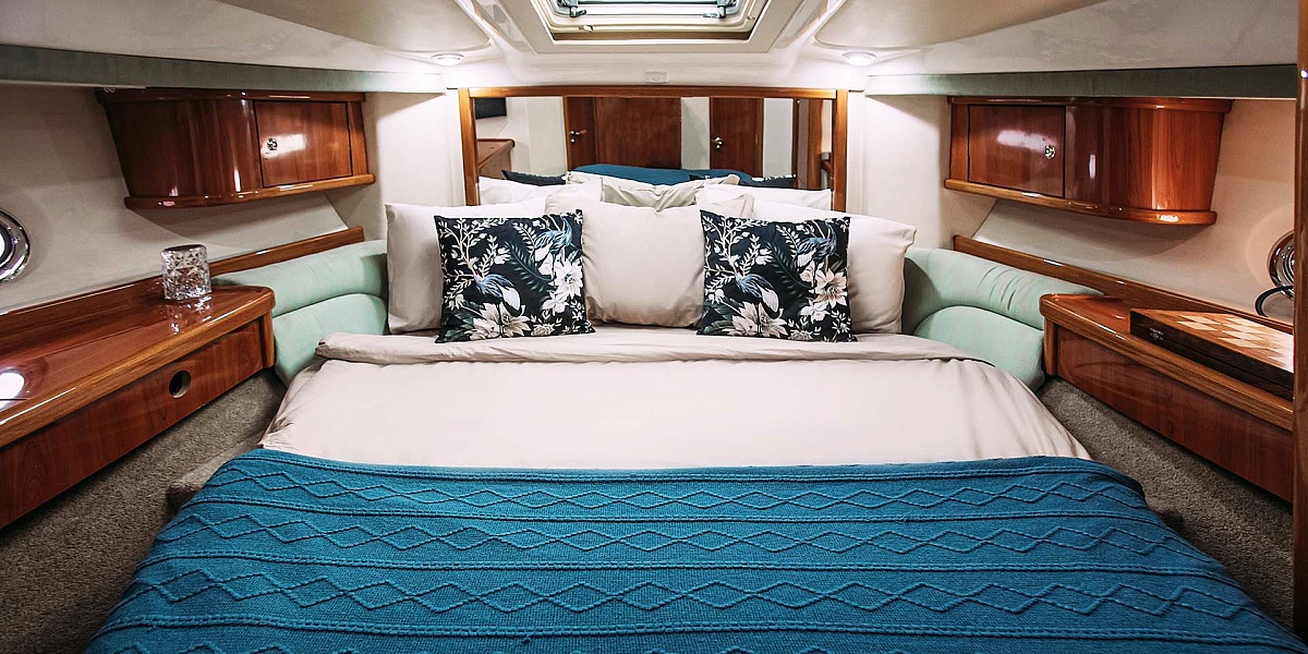 Аренда моторной яхты Sealine 39 АМО в Санкт-Петербурге